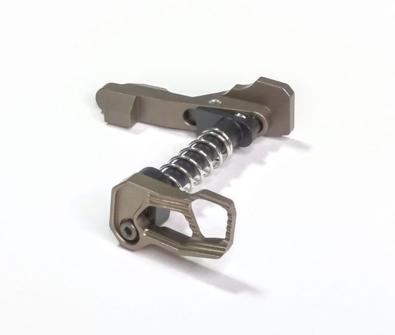 M4/AR15用 XMR GEN3タイプ　アンビマガジンキャッチ タン